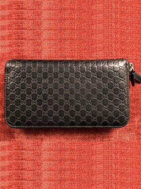 GUCCI MicroGuccisima Zip Around Wallet Black 💼